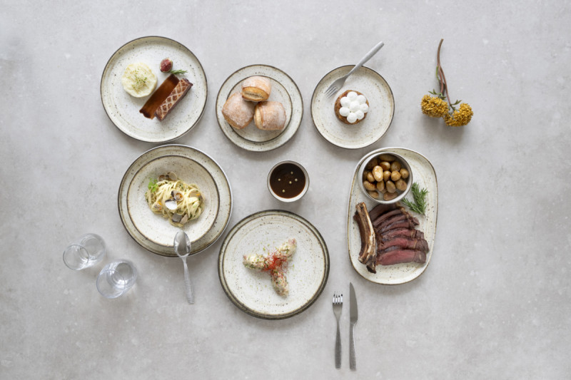 Assiette à bord droit ovale beige porcelaine 34x22 cm Lunéa Pro.mundi